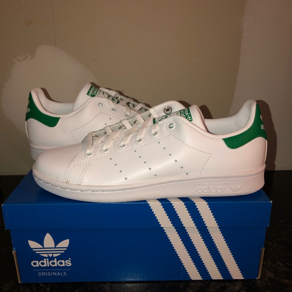 Stan Smith Size 5Y (Grade School/Kids)
